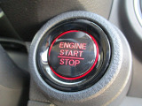 ENGINE START/STOPスイッチは右手側に付いています。