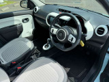 フランス車ならではのオシャレな内装がオススメです!