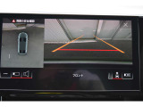 リアビューカメラ『入車経路を算出し、ガイドラインと補助線をディスプレイに表示します。同時にバンパーに内蔵のセンサーが障害物を感知し音で注意を促します。後方の死角も安心していただけます。』