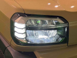 対象物が見やすく白く明るい光で夜間走行をサポートする,ハンドル操作や「R」シフトに連動するサイドビューランプ付きフルLEDヘッドランプ(オートレベリング機能付き)を搭載