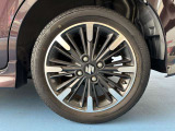タイヤ残り溝が1.6mmになる目安として「スリップサイン」が設けられています。この車はまだまだ残ってますので、安心してお乗り頂けます!