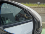 ブラインドスポットビュー搭載で隣の車線の後ろから接近している車を検知しお知らせしてくれます!