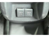 充電用USB端子付き。スマートフォンなどの充電に便利です。