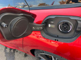 200V普通充電ケーブル接続口(車体左側)