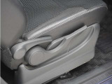 ◆シートハイトアジャスター◆運転席を上下に高さ調節ができます!運転ポジションを体格に合わせてシート調整できます。