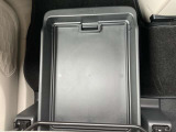 助手席アンダーBOX
