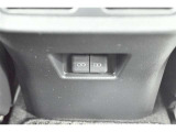 充電用USB端子付き。スマートフォンなどの充電に便利です。