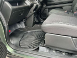 フロアマットも綺麗にクリーニングして納車しております!