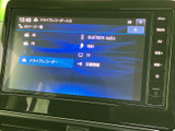 使いやすいインターフェースで、スムーズな操作が可能です。目的地設定や音楽再生も簡単に行えます。