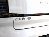 【EX30】コンパクトなパッケージに収められた電気自動車ならではのハイパフォーマンス。ボルボに乗る人だけでなく周囲の人びとも守る先進の安全・運転支援機能を標準装備しています。
