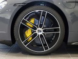 F:265/35R21 R:305/30R21