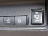 ハンズフリーオートスライドドア〈両側〉(挟み込み防止機構付)は運転席からの開閉も可能です。足だけでも、開く& 閉まる。まるで、魔法のトビラです。お子様の誤操作防止のためのOFFスイッチも付いています。