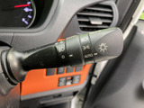 操作しやすいウインカーレバーは、安全な走行をサポート。スムーズな車線変更や右左折を支援します。