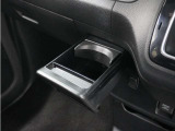 ◆ドリンクホルダー◆手の届きやすい場所にドリンクホルダーがあり、とても便利です。