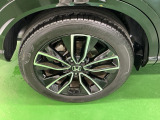 純正アルミホイールです。足元が引き立つので、車全体のイメージがアップしますよ!