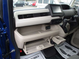 4WDを中心に大きな展示場に幅広い車種を展示しております。ゆっくりと色々な車種をご覧になりお客様の1台をお選びください。敷地内での試乗も出来ますのでお気軽にお声かけ下さい。