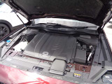 3.3L直列6気筒クリーンディーゼルエンジンを搭載。直6ならではの滑らかな回転フィールと豊かなトルクを発揮。大柄な車体を力強く加速させ、優れた燃費性能で快適なロングドライブを叶えます。