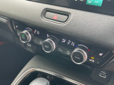 左右独立温度コントロール式オートエアコンです。運転席と助手席別々でお好みの温度に設定できます。