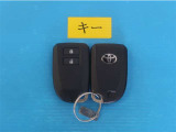 キーを取り出さずにドアを施錠&解錠。車の始動も可能です。