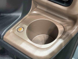 (前席/掘り込み式)ホットカップホルダー☆保温付で温活が車内でも実現♪600mlのペットボトルまで対応しておりスイッチ1つで温かい飲み物は保温を、冷たい飲み物は常温にしてくれます