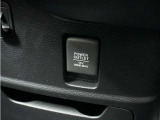 ◆12V電源ソケット◆スマートフォンの充電等にも便利な電源ソケット!使いやすい場所に装備されています。