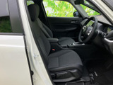 シンプルで使いやすい内装空間。視認性の高い操作系が、スムーズな運転操作をサポートします。快適な空間で、運転を楽しみましょう。