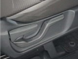 ◆シートハイトアジャスター◆運転席を上下に高さ調節ができます!運転ポジションを体格に合わせてシート調整できます。