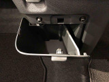 収納ボックスがついており便利に使用出来ます。
