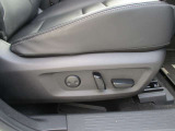 電動パワーシートで操作も簡単です