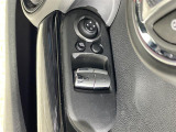 【パワーウインドウ】運転席のスイッチで、各席の窓ガラスの開閉ができます!あると便利ですよね!