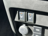 座面と背もたれを素早く暖め、寒い時期にも快適な運転環境を提供する運転席&助手席シートヒーター