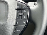■ステアリングスイッチで、安全運転!前方から目線を外さないように!