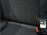 ◆ISOFIX◆シートベルトいらずでチャイルドシートと固定金具を連結するだけでガッチリ固定できます。