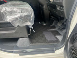 フロアマットも綺麗にクリーニングして納車しております!