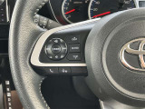 ステアリングスイッチ付きで運転中、前方から目線をそらすことなく、オーディオ等の操作が可能です!
