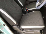シートリフターもあるので運転しやすい視線に調整ができます