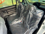 後部座席も十分な広さがあります!シートを倒せば荷物もさらに沢山積めますね♪