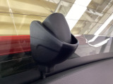 後方にもドライブレコーダーのカメラが付いています。前後両方でお車の周りを監視・記録いたします。