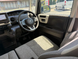運転席周りです。