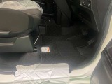 フロアマットも綺麗にクリーニングして納車しております!