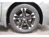 純正のアルミホイールが足元を飾ります!タイヤサイズは195/55R16になります。