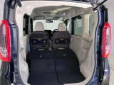 【多彩なシートアレンジ】背もたれを倒すとより多くの荷物を乗せることができます。