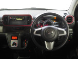 運転席まわり。スイッチやレバー等が使いやすく配置されています。