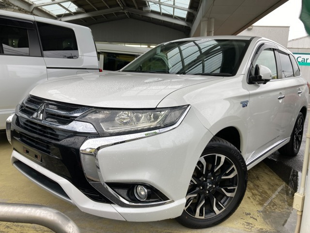 アウトランダーPHEV 2.0 G ナビパッケージ 4WD 