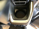 便利なドリンクホルダーが付いています。