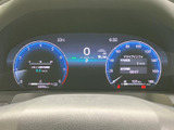 視認性の高いメーターパネルは、運転に必要な情報を的確に表示。運転に集中できる環境を提供します。