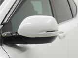 ◆ドアミラーウインカー◆ドアミラーにウインカーを装備しています。対向車に自身の進行方向を合図し安全に運転できます。