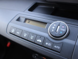 オートエアコンのお車ですので室内の温度をスムーズに調整してくれます♪