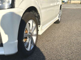 【届出(登録)済未使用車とは】自動車の分類では「新車」「中古車」この2種類しかありません。走行距離が100km未満かつ初度登録または初度届出された車両を「届出(登録)済未使用車」と呼んでいます。