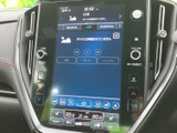 多彩な機能を搭載したモニター画面。車両情報やエンターテイメントコンテンツなど、様々な情報を確認することができます。